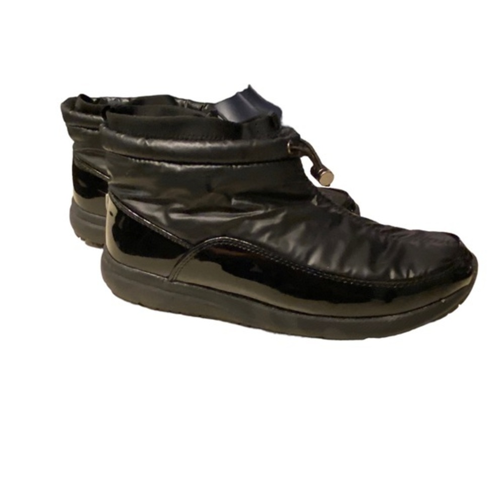 Sporto cold women’s short black rain/ snow fur lined booties. Runs small size 8